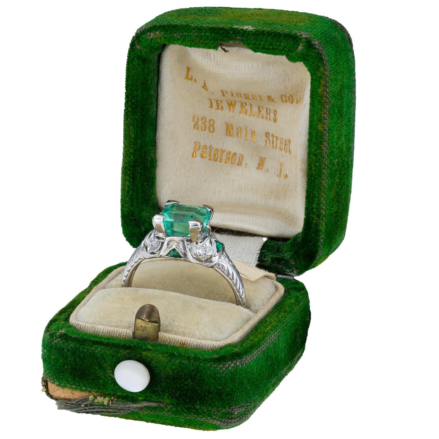 Art Deco Emerald Filigree Ring in Platinum