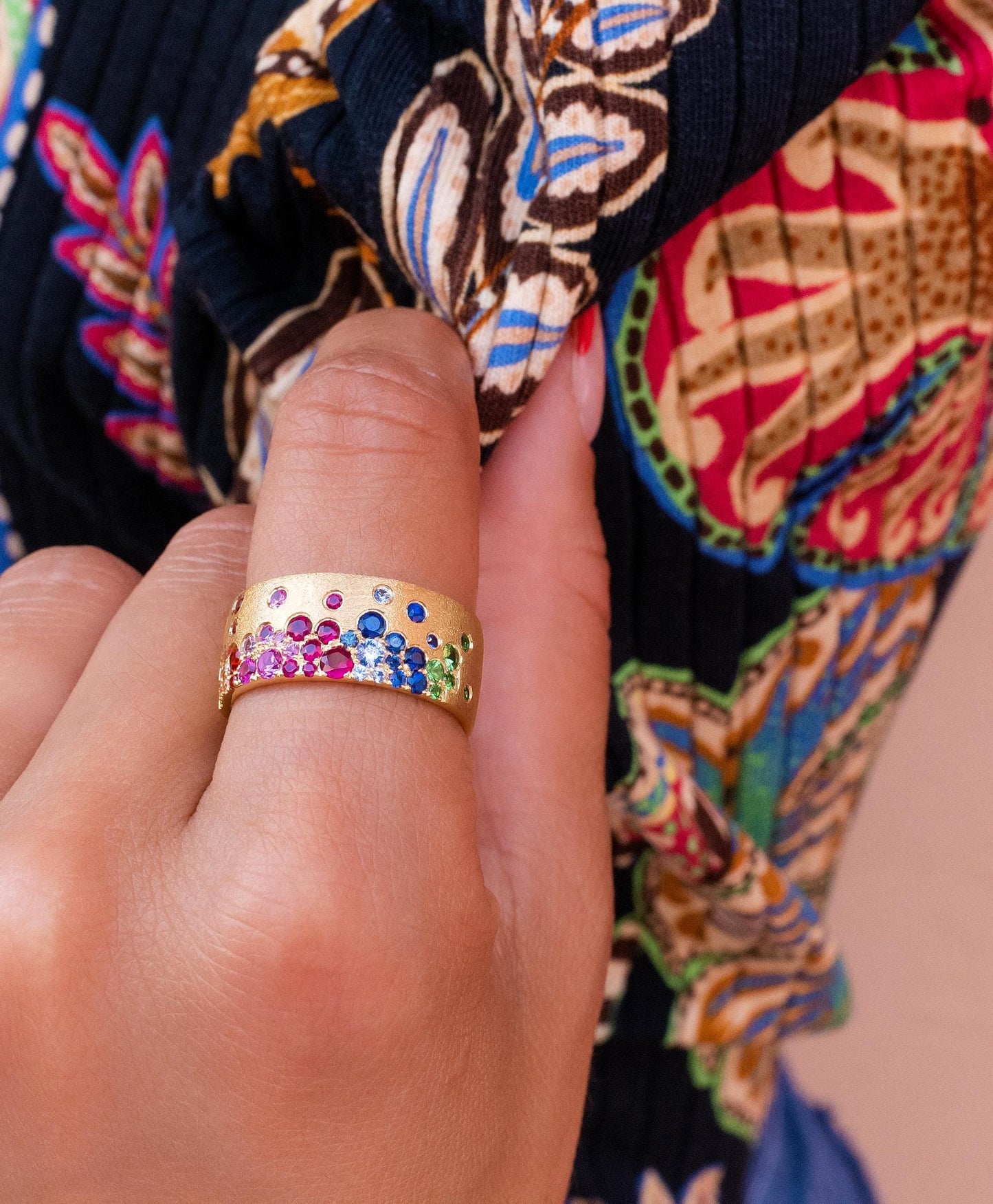 Scattered Rainbow Sapphire Cigar Band in 14K Yellow Gold