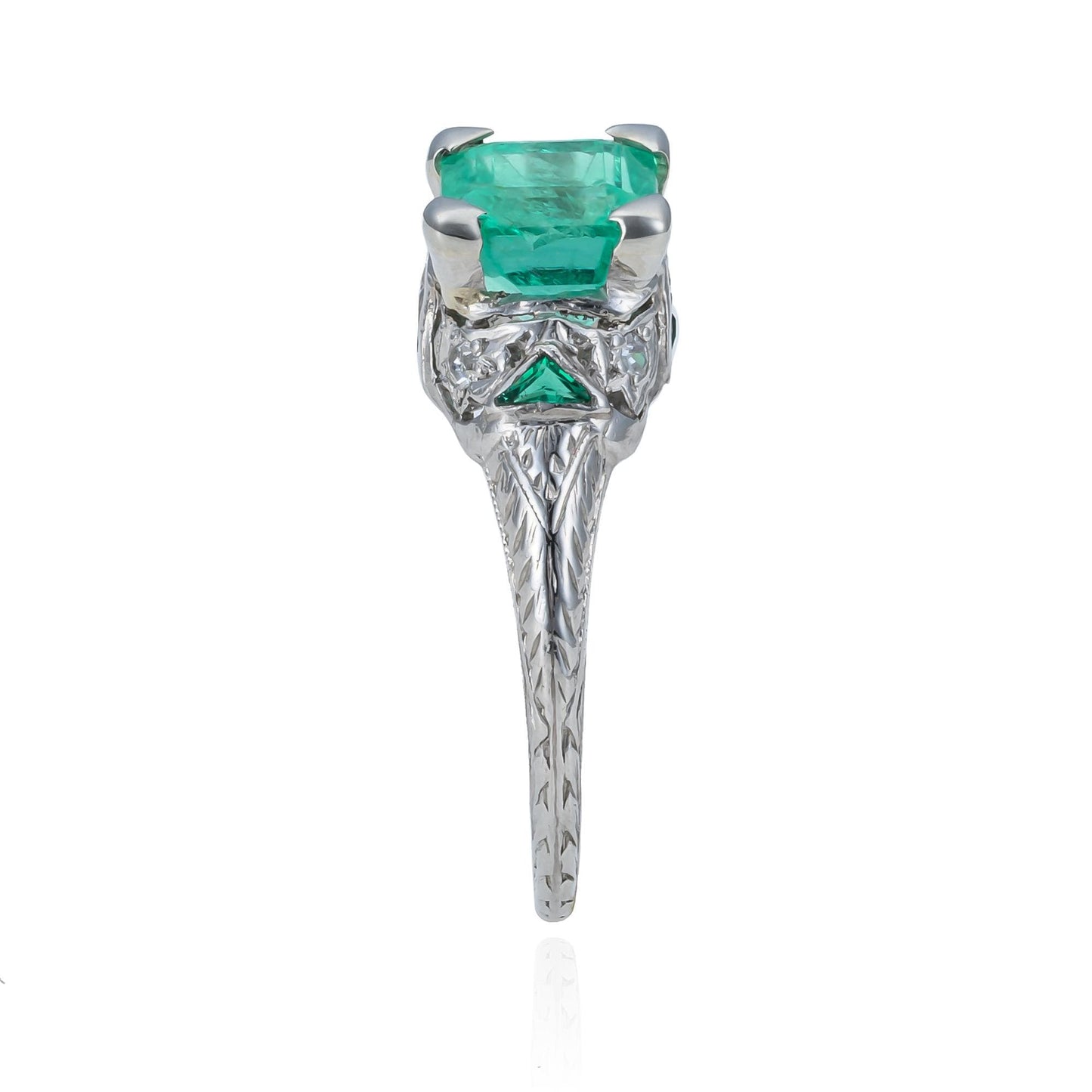 Art Deco Emerald Filigree Ring in Platinum