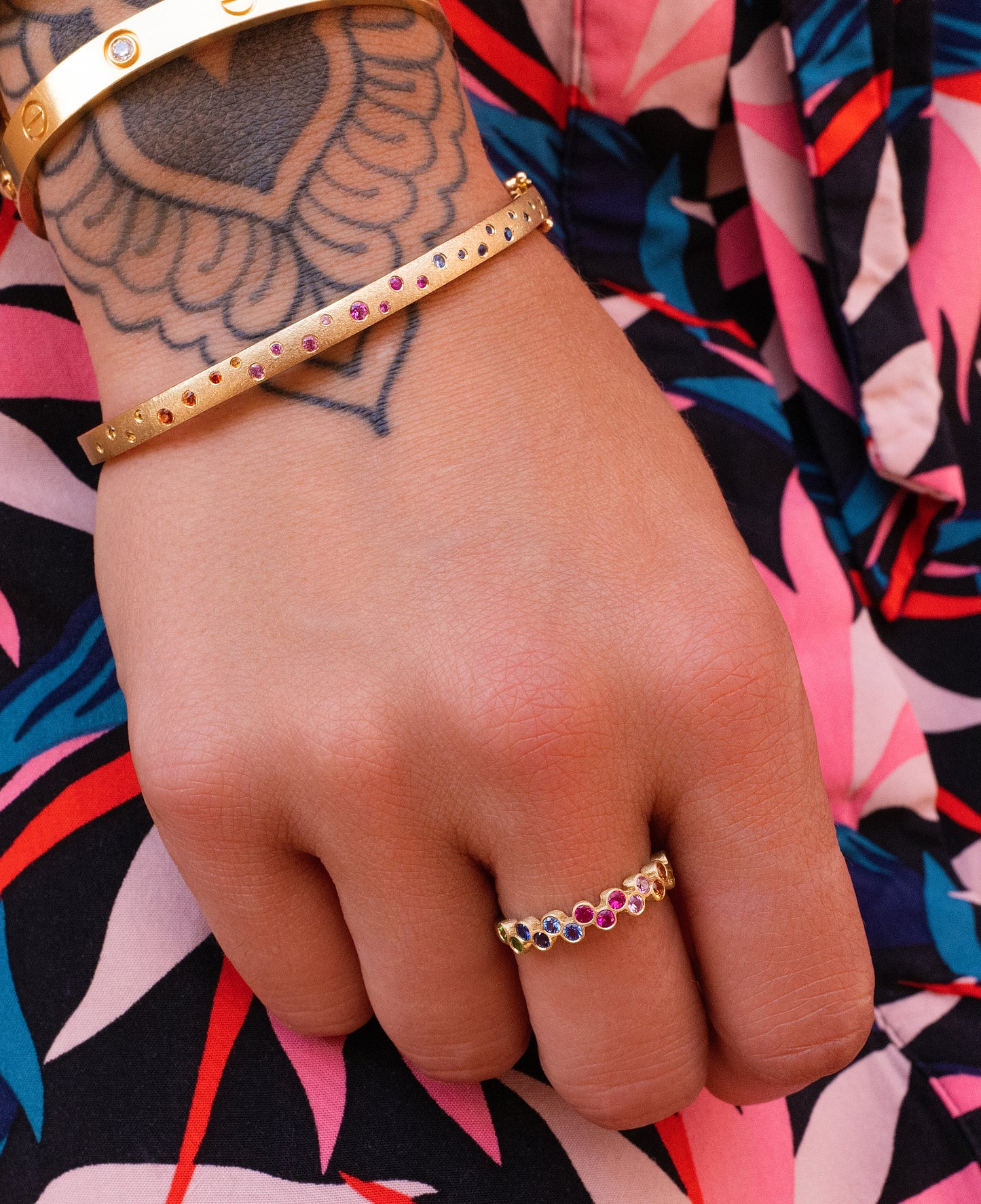 Scattered Rainbow Sapphire Hinged Bangle Bracelet in 14K Yellow Gold
