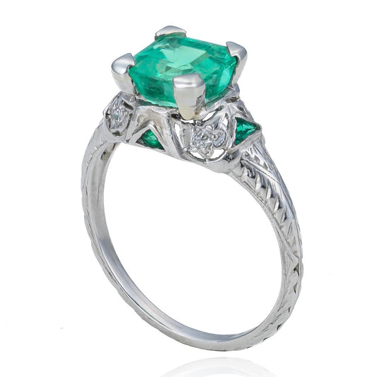 Art Deco Emerald Filigree Ring in Platinum