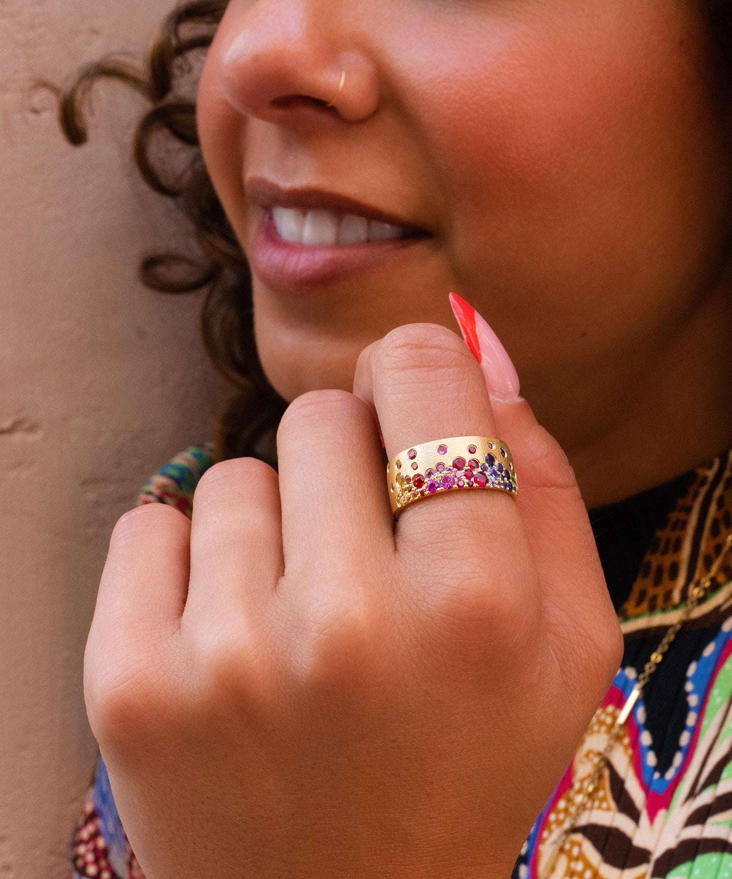 Scattered Rainbow Sapphire Cigar Band in 14K Yellow Gold