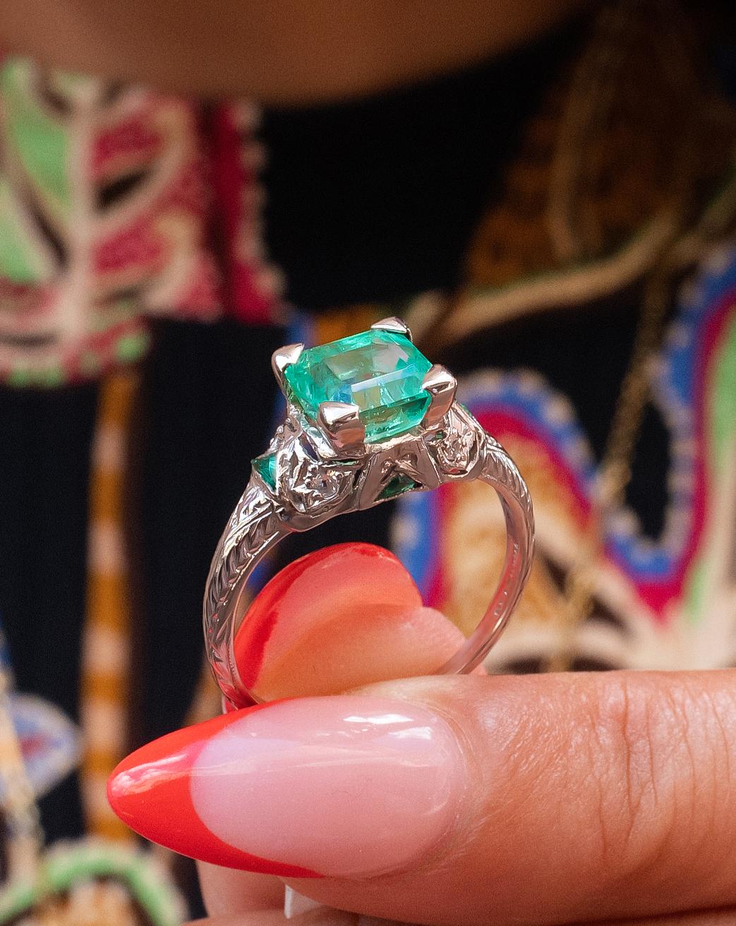 Art Deco Emerald Filigree Ring in Platinum