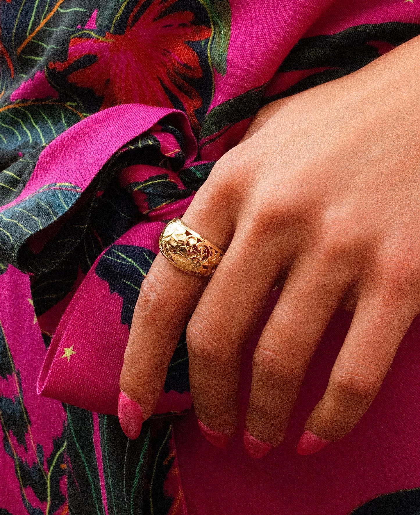 Hawaiian Hibiscus Domed Band Ring in 14K Yellow Gold